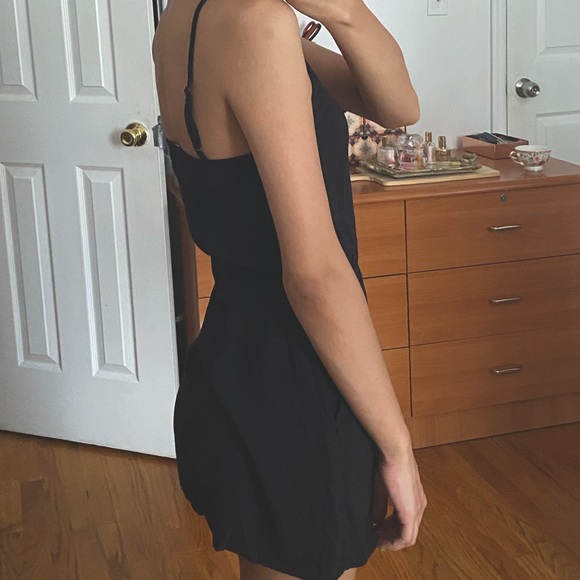 H&M v-neck romper - Picture 2 of 4